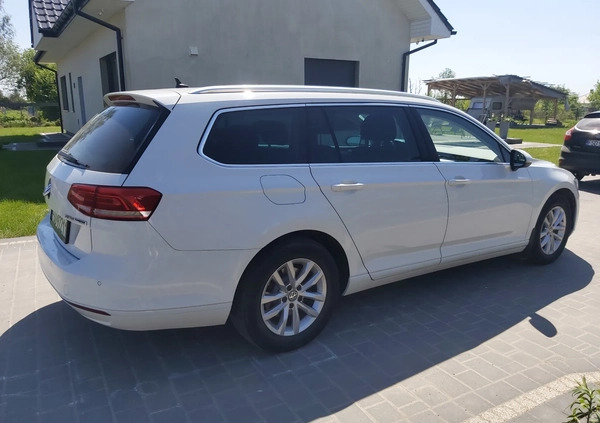 Volkswagen Passat cena 60900 przebieg: 172000, rok produkcji 2015 z Drezdenko małe 154